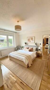 Großzügiges Schlafzimmer - (KI generiert) - 