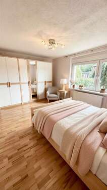 Großzügiges Schlafzimmer - (KI generiert) - 