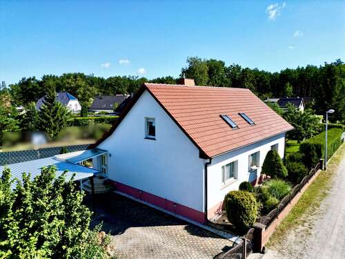 Einfamilienhaus - Eingangsbereich - 4 Zimmer Einfamilienhaus zum Kaufen in Kolkwitz