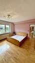 Großzügiges Schlafzimmer - 