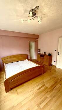 Großzügiges Schlafzimmer - 