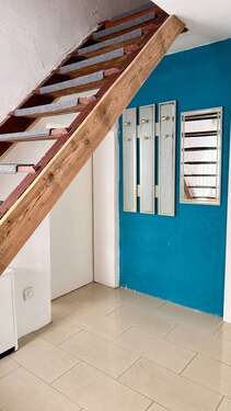 Eingangsbereich mit Treppenaufgang - 