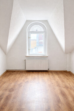 Foto - Frisch renovierte Dachgeschosswohnung mit neuem Badezimmer in bester Lage von Forst (Lausitz)!