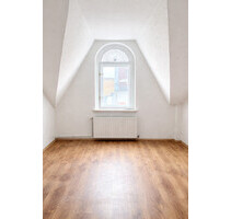 Frisch renovierte Dachgeschosswohnung mit neuem Badezimmer in bester Lage von Forst (Lausitz)!