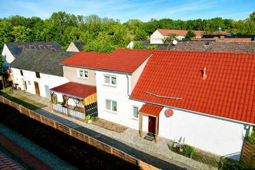 Seitenansicht auf die Nebengebäude - 