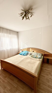 Großzügiges Schlafzimmer - 