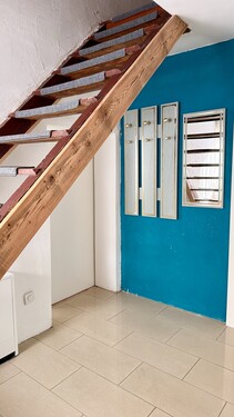 Eingangsbereich mit Treppenaufgang - 