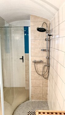 Duschwand im Badezimmer - 