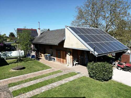 Stellfläche und Blick auf den Schuppen - 