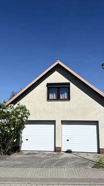 Garage mit elektronischem Tor - 