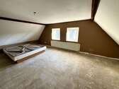 Schlafzimmer mit toller Aussicht im Dachgeschoss - 