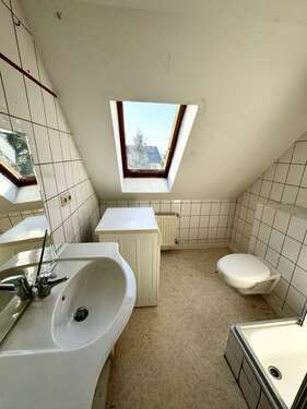 Badezimmer im Dachgeschoss - 