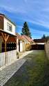 Innenhof mit Blick auf Terrasse und Tor - 
