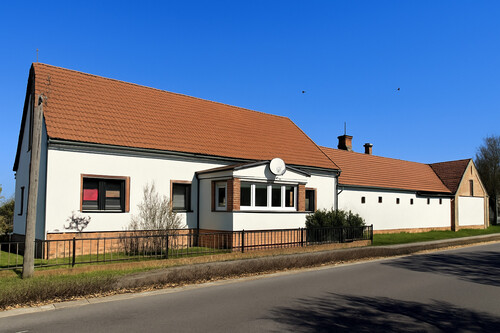 Vorderansicht - Im Auftrag: Raumwunder für Familien in der Calauer Schweiz!