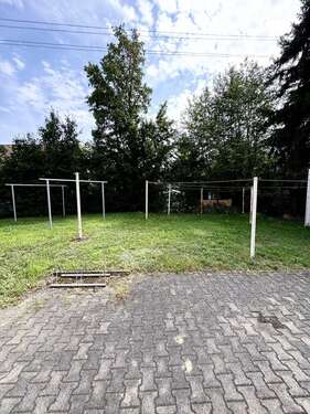 Großzügiger Innenhof inkl. Wäscheleinen - 