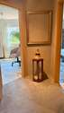 Flur DG - Blick ins Arbeitszimmer - 