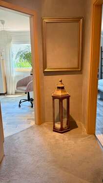 Flur DG - Blick ins Arbeitszimmer - 