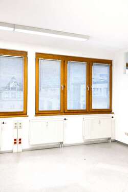 Lichturchfluteter Empfangsbereich - 4 Zimmer Büro zur Miete in Lübben