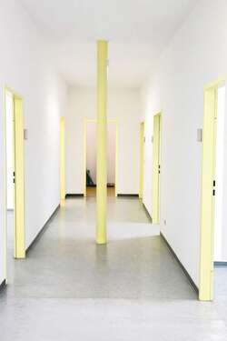 Großer Flur mit Blick zum Archiv - 