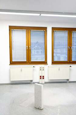 Lichturchfluteter Empfangsbereich - Büro in Lübben zur Miete