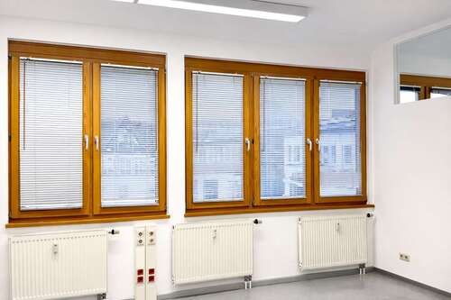 Großer Empfangsbereich - 4 Zimmer Büro in Lübben