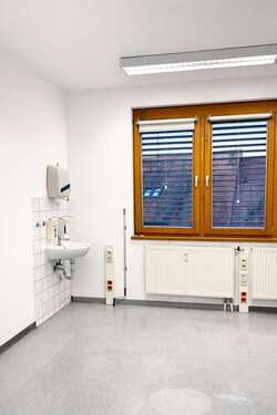 Sprechzimmer vor Behandlungsraum - 