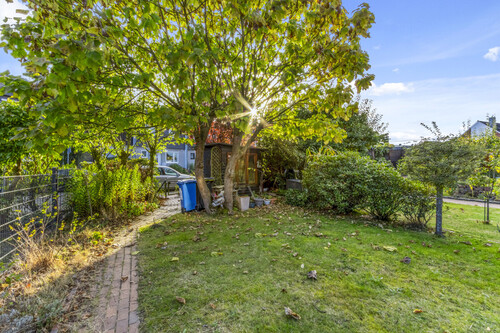 Garten hinter der Terrasse - 