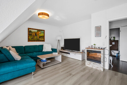 Wohnzimmer - 2 Zimmer Dachgeschoßwohnung zur Miete in Delmenhorst