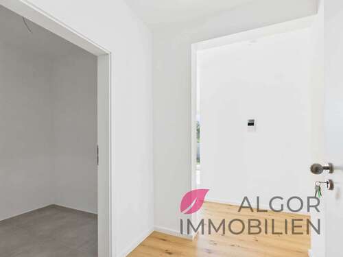 Eingangsbereich mit Garderobe - 