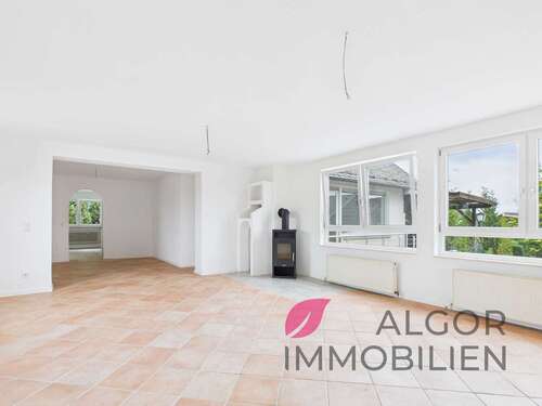 Wohnzimmer EG - Mehrparteienhaus mit 4 Wohneinheiten ca. 356 m² WF Renditepotenzial nach Sanierung ,