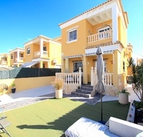 Villa in Guardamar - 325.000,00 EUR Kaufpreis, ca.  119,00 m² in Guardamar (PLZ: )
