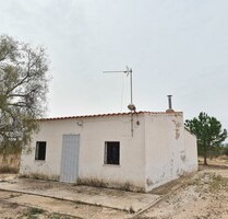 Landhaus in Pinoso, Alicante - 89.995,00 EUR Kaufpreis, ca.  6.485,00 m² in Pinoso (PLZ: )