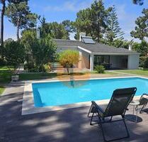 Haus in Almada, Setubal - 1.990.000,00 EUR Kaufpreis, ca.  1.370,00 m² in Almada (PLZ: )