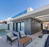 Villa in Torrevieja - 595.000,00&nbsp;EUR Kaufpreis, ca.&nbsp; 141,00&nbsp;m&sup2; in Torrevieja (PLZ: )