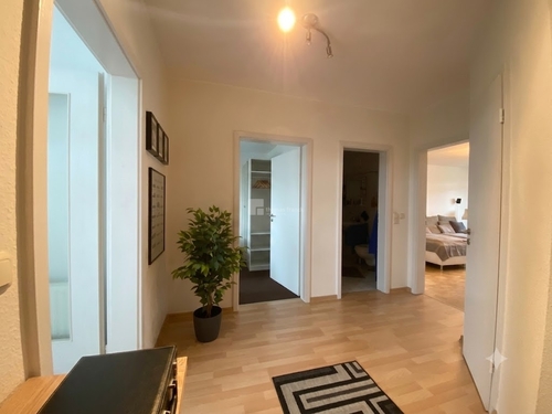 Alle Zimmer vom Flur ab - 2 Zimmer Erdgeschoßwohnung in Schwerin