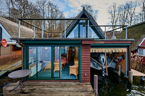Exklusiv auf sanierten Pfählen direkt im See - 3 Zimmer Ferienhaus zum Kaufen in Schwerin