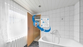 Im Badezimmer mit Wanne - 