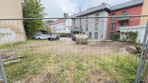 Das Grundstück hinter dem Zaun - Grundstück in Schwerin
