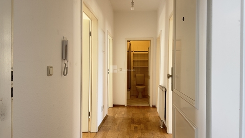 In die Wohnung hinein - 