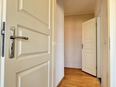 Aus dem grossen Zimmer in den Flur sehend - 