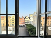 Aus dem Zimmer auf den Markrplatz sehend - 