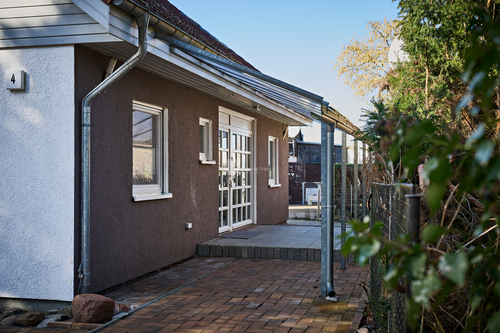 Der Hauszugang von der Straße aus gesehen - 