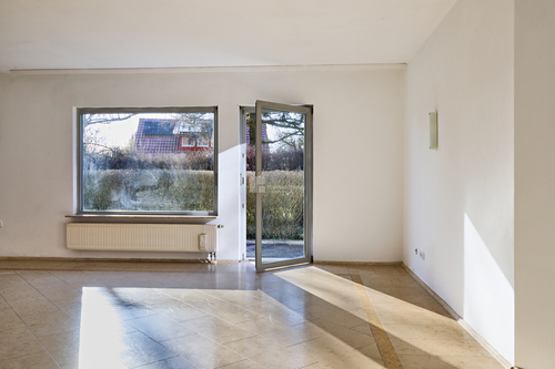 Der Terrassenausgang im Wohnzimmer - 