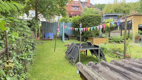 Ein schöner Garten - 4 Zimmer Etagenwohnung in Schwerin