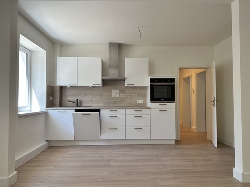 aus dem Wohnbereich zur Einbauküche - Moderne 4-Zimmer-Wohnung am Ziegelinnensee mit hochwertiger Ausstattung und innovativer Technik