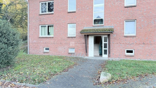 Der Hauseingang - 2- Zimmerwohnung mit 60,05 m&sup2; in Plate / Consrade zum Kaufen