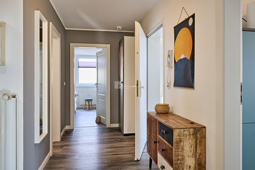 Der Flur zu allen Räumen - 4 Zimmer Maisonettenwohnung zum Kaufen in Schwerin