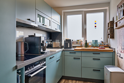 Die separate Küche mit moderner Einbauküche - 4 Zimmer Maisonettenwohnung in Schwerin