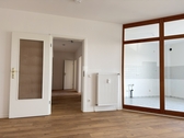 Aus dem Wohnzimmer Richtung Flur - 