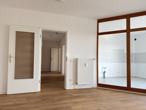 Aus dem Wohnzimmer Richtung Flur - 